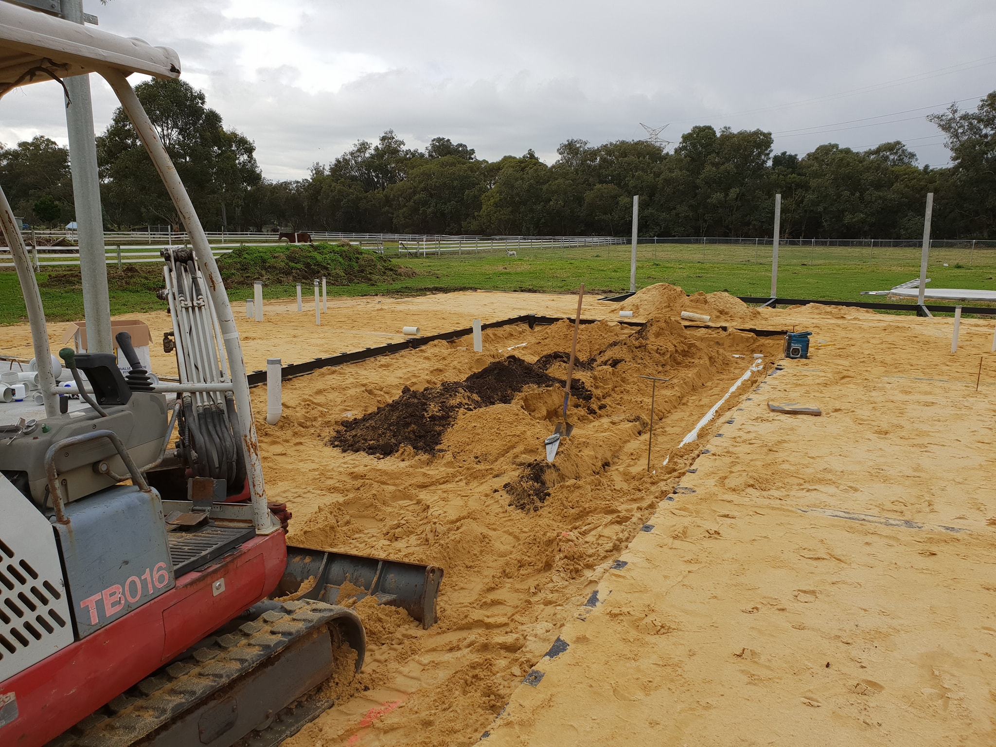 pipe-replacement-excavator-Frecks Plumbing-and-Gas Frecks Plumbing and Gas - Excavator for digging trenches, replacing water pipes and drainage